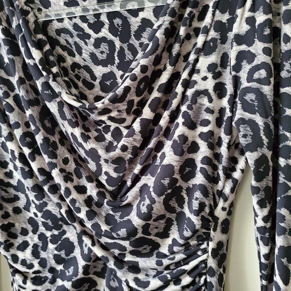 Vince Camuto Gray Animal Print Jersey Knit Wrap Top M Bodycon Modern Sexy Career - Picture 4 of 10